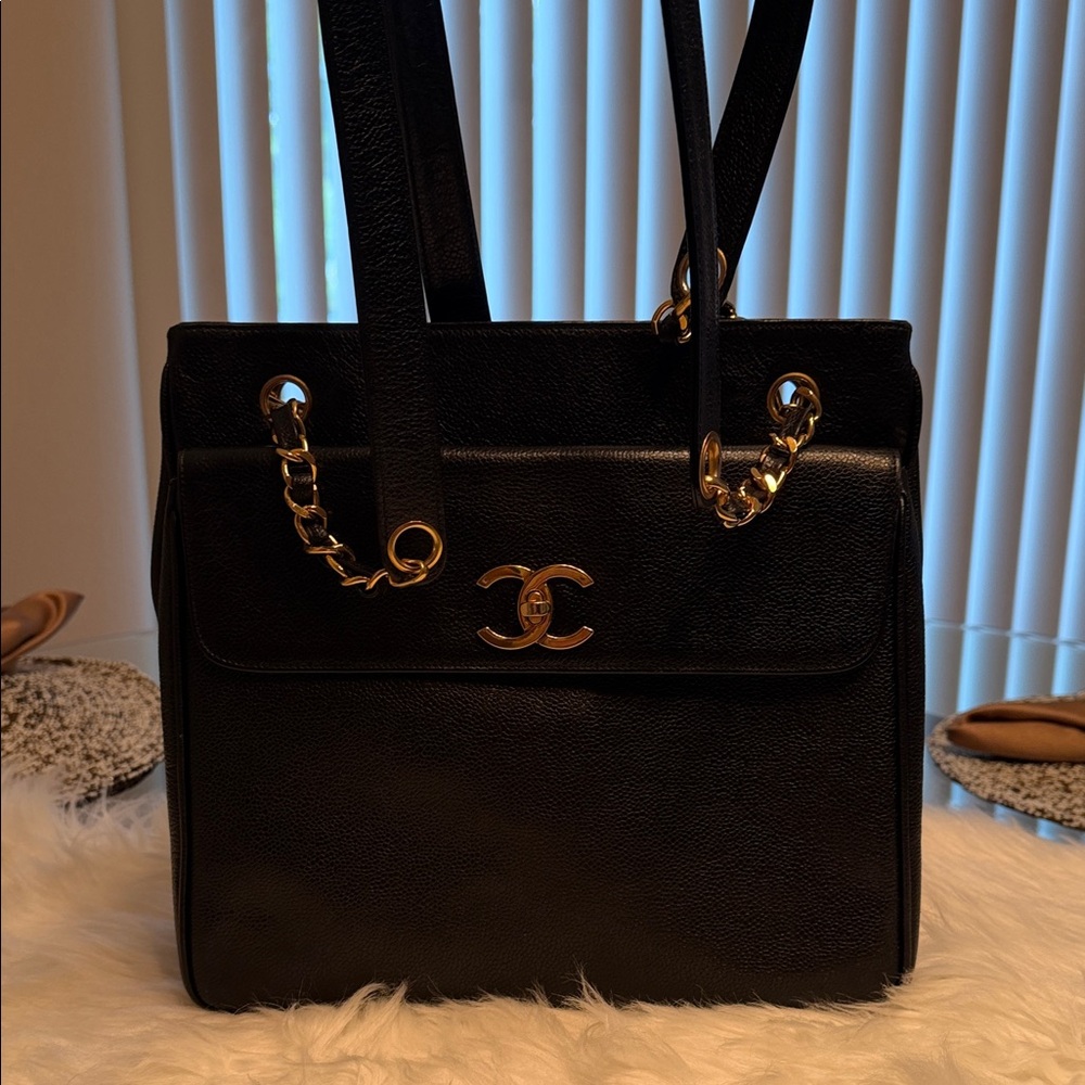CHANEL Vintage Black Leather Shoulder Bag with CC Logo & CC Turn-Lock Closure